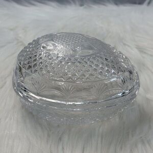 (124)Avon Clear EGG  Glass Covered Trinket Dish
